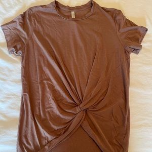 Aritzia (Babaton) Twisted Tee
